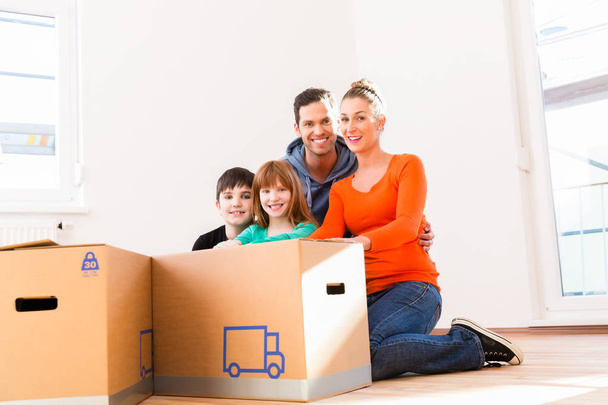 Family unpacking moving boxes - 写真・画像