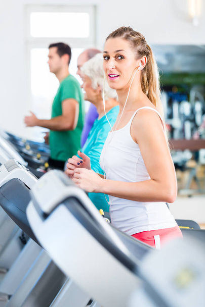 Group with senior people on treadmill in gym - Zdjęcie, obraz