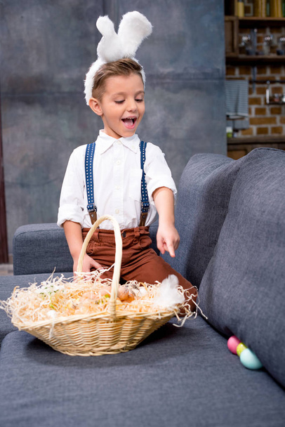 Little boy with Easter eggs - Фото, зображення