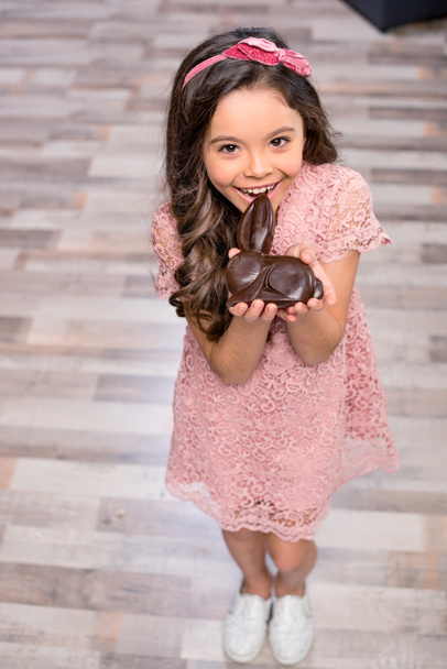 Little girl with chocolate bunny  - Foto, Imagen