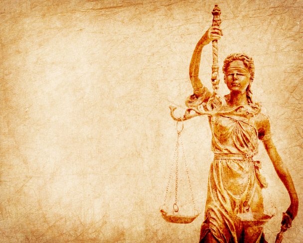 Статуя правосудия на старом бумажном фоне, концепция права
 - Фото, изображение
