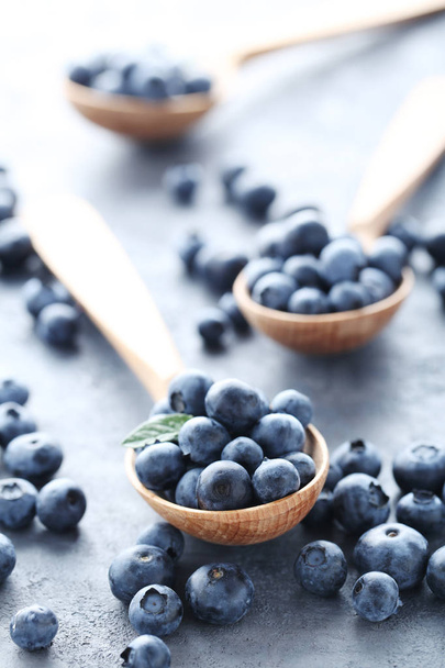 Ripe and tasty blueberries on table - Zdjęcie, obraz