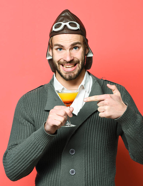 bearded pilot with cocktail in glass - Foto, immagini