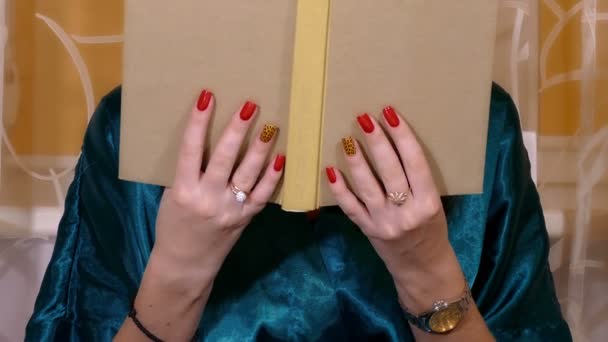 closeup of young woman reading a book and smiling - Metraje, vídeo