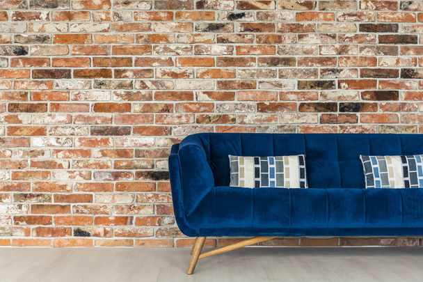 Blue sofa with decorative pillows - Foto, immagini
