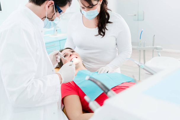 Widząc w ciąży dama dentysta - Zdjęcie, obraz