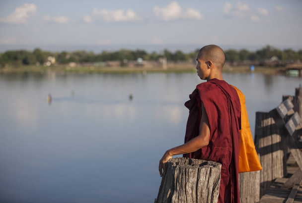 Fiatal monks-híd - Fotó, kép