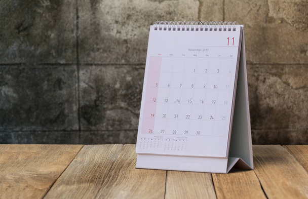 Kalendář listopad 2017 na dřevo stůl - Fotografie, Obrázek