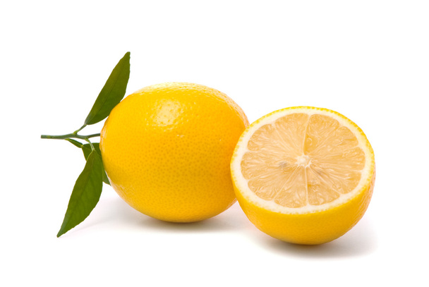 Lemon with fresh leaves - Foto, Imagen