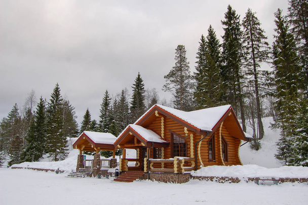 Casa de campo en invierno
 - Foto, imagen