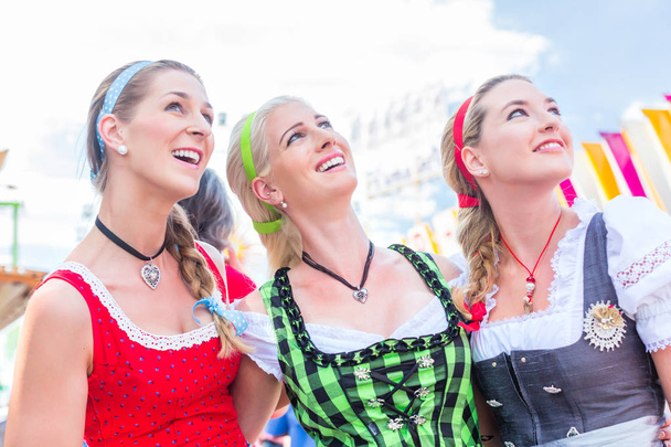 Barátok látogatás a bajor népi Fesztivál, szórakozás - Fotó, kép