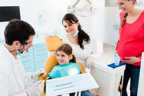 Dentists and child and mother - Fotoğraf, Görsel