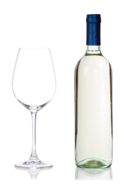 Bottle of wine and glass isolated on white - Foto, Imagem