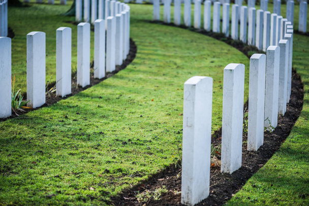 Могильні пам'ятники британської війни кладовищі в Нормандії, Франції - Фото, зображення