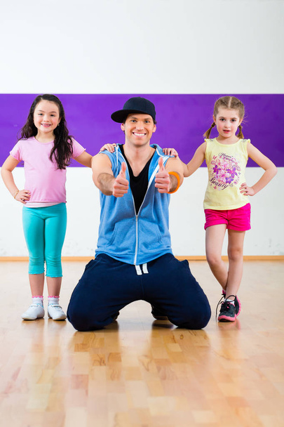 Profesora de danza y niños
  - Foto, imagen