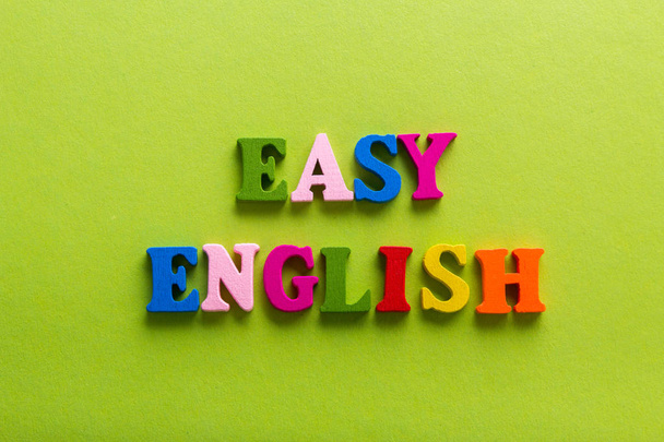 Слово английского языка из цветных деревянных букв
 - Фото, изображение