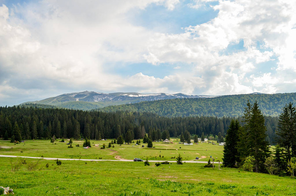 Hermosas montañas bosnias
 - Foto, Imagen