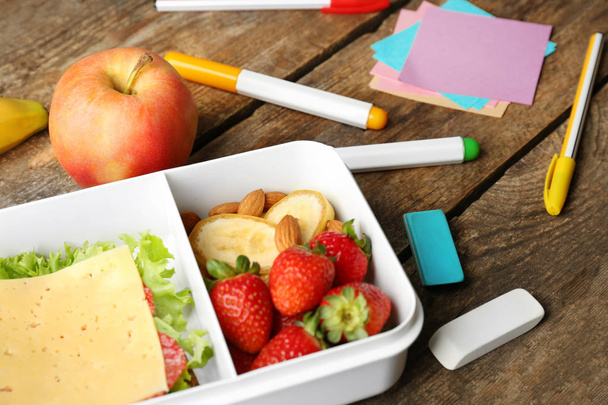 Lunch box with food   - Valokuva, kuva