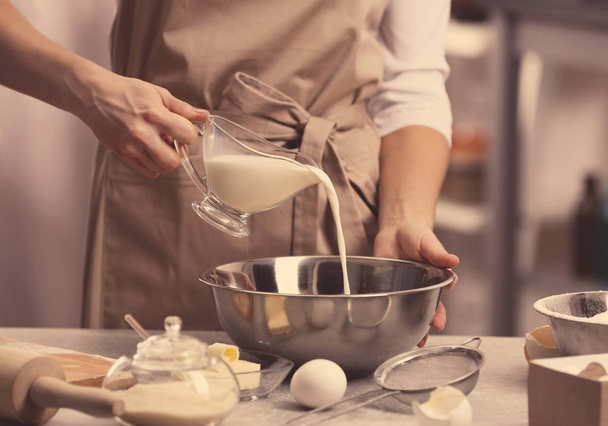 woman making dough  - Foto, imagen