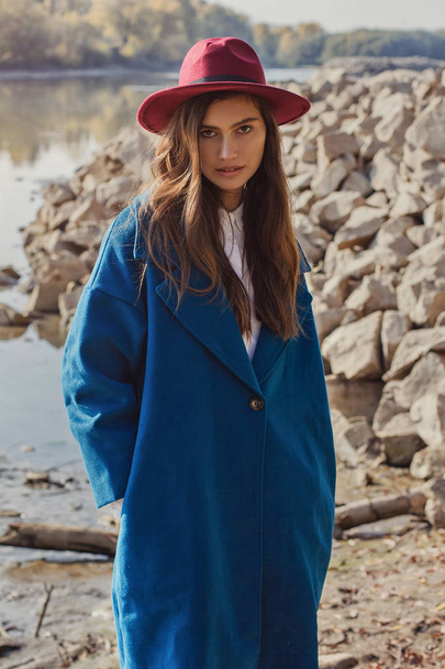 the girl in the blue coat at the stones - Φωτογραφία, εικόνα