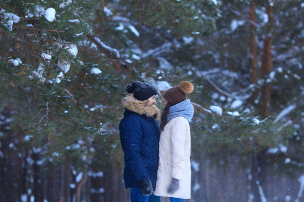Young couple have a walk in the winter park - 写真・画像