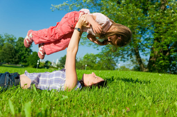 Mother And Daughter In A Park - Foto, imagen