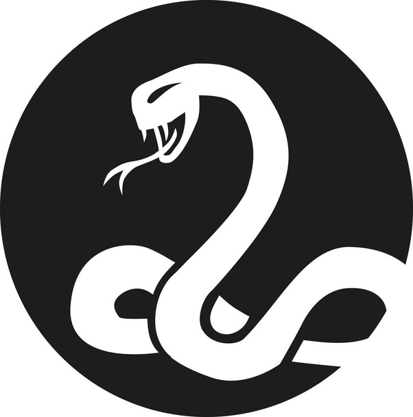 Змея с открытым ртом и языком перед луной
 - Вектор,изображение