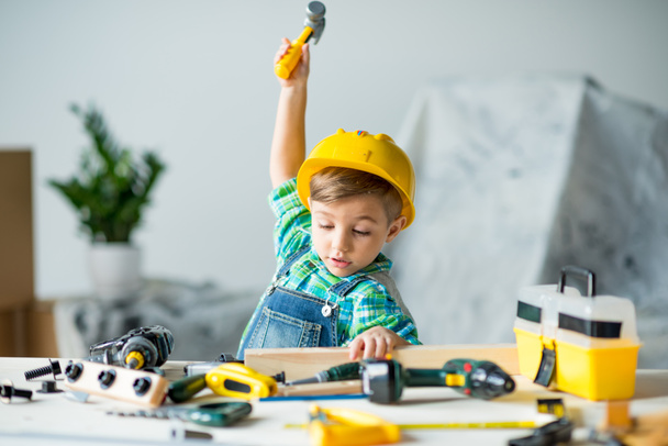 Little boy with tools - Foto, Imagem
