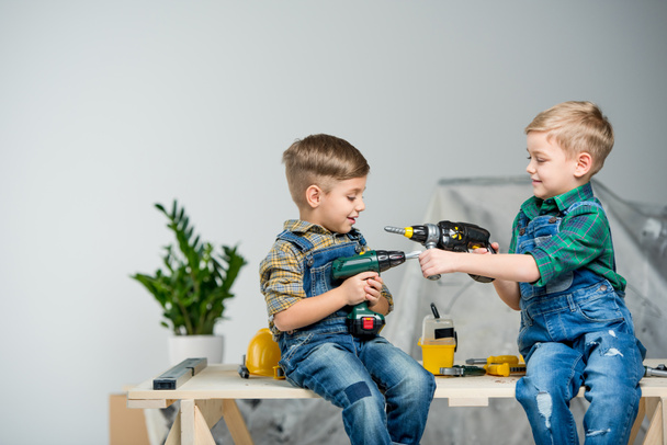 Little boys with tools - Φωτογραφία, εικόνα