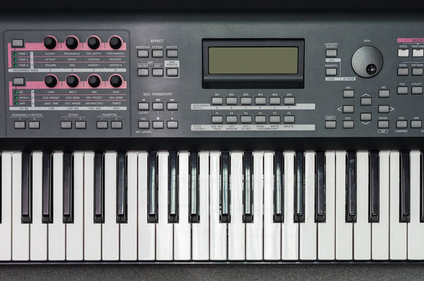 Vista superior do teclado ou piano
 - Foto, Imagem