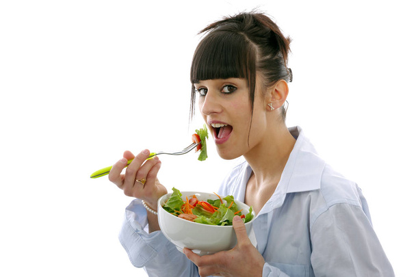 fiatal barna eszik saláta - Fotó, kép