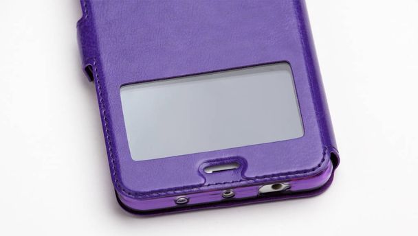 Älypuhelin violetti nahka tapauksessa
 - Valokuva, kuva