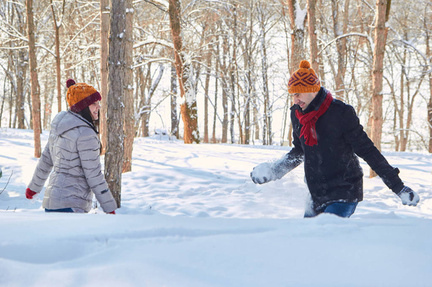 Young couple having fun in the snow  - Zdjęcie, obraz