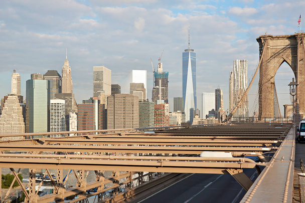 Brooklyn Bridge and New York city skyline, early morning - Foto, imagen