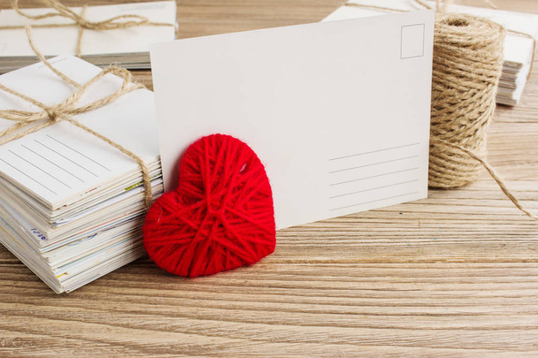 Postcrossing, boş kartpostal, kırmızı kalp aşk mektubu - Fotoğraf, Görsel