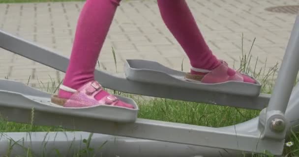 Little Girl Tries to Use a Running Track - Video, Çekim