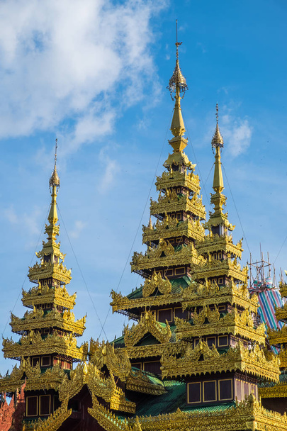 Myanmar traditional style pagoda made by wood, Yangon, Myanmar - Foto, imagen