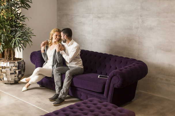 Couple sitting in sofa at home - Foto, Imagem