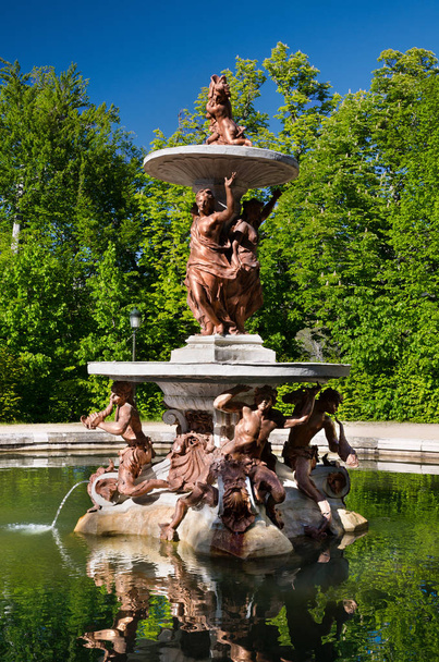Fontaine dans les jardins du palais de La granja de San Ildefonso, Ségovie, Espagne
. - Photo, image