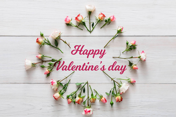 Valentine day background, flowers circle on white wood - Foto, immagini