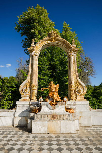 Fountain at Palace Gardens at La granja de San Ildefonso, Segovia, Espanja
. - Valokuva, kuva