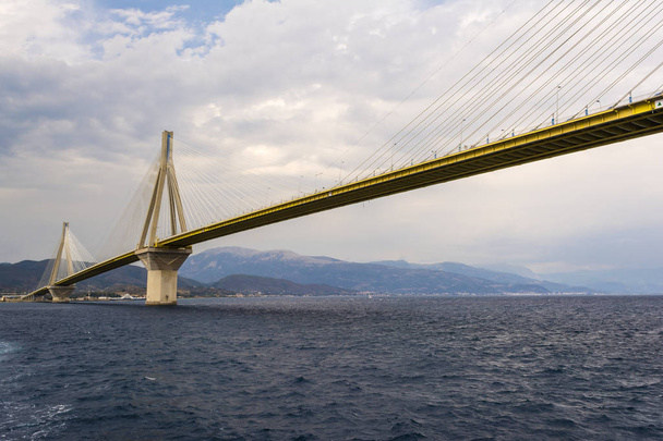 Tuibrug hangbrug overschrijding van de Golf van Korinthe zeestraat, Griekenland - Foto, afbeelding