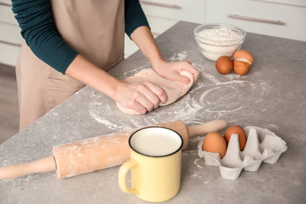 Woman preparing dough - 写真・画像