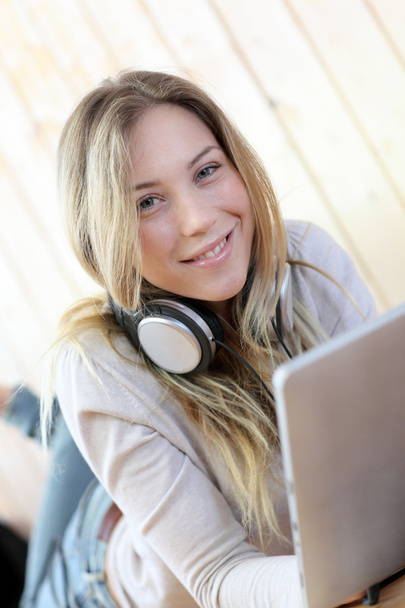 Young modern girl listening to music with electronic tablet - Φωτογραφία, εικόνα
