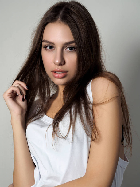 Young woman portrait - Foto, afbeelding