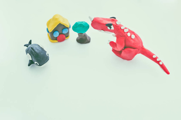 Creatieve dinosaurus, walvis, house en boom klei model. Spelen deeg  - Foto, afbeelding