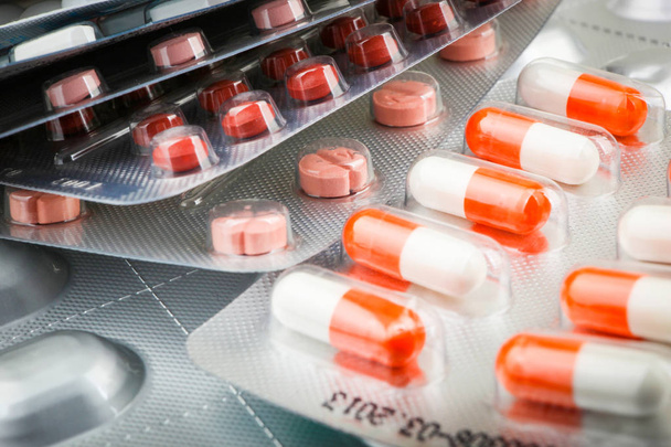 gyógyszert tabletta - színes kép - Fotó, kép