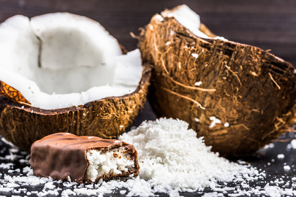 Coconut and chocolate bar with coconut filling - Zdjęcie, obraz