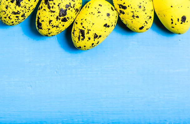 Bright easter eggs on wooden background, copyspace - Zdjęcie, obraz