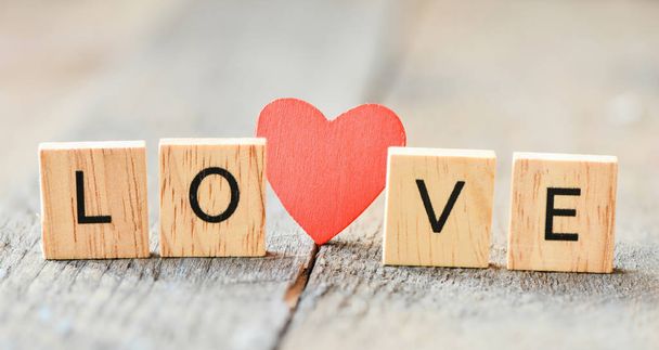 cubos com palavra amor e coração
 - Foto, Imagem